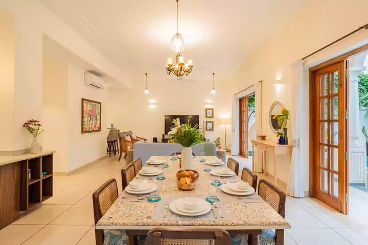 Dining area image 1