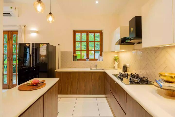 Full kitchen image 1