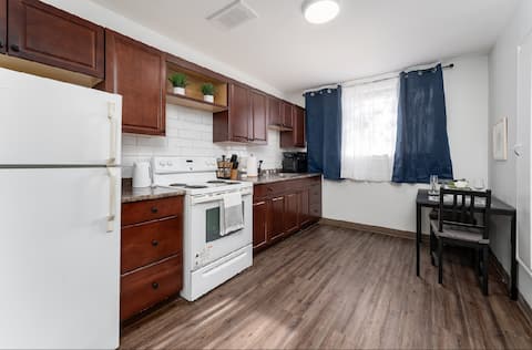 Top Airbnb: The Metro Haven in Central Mc Dougall