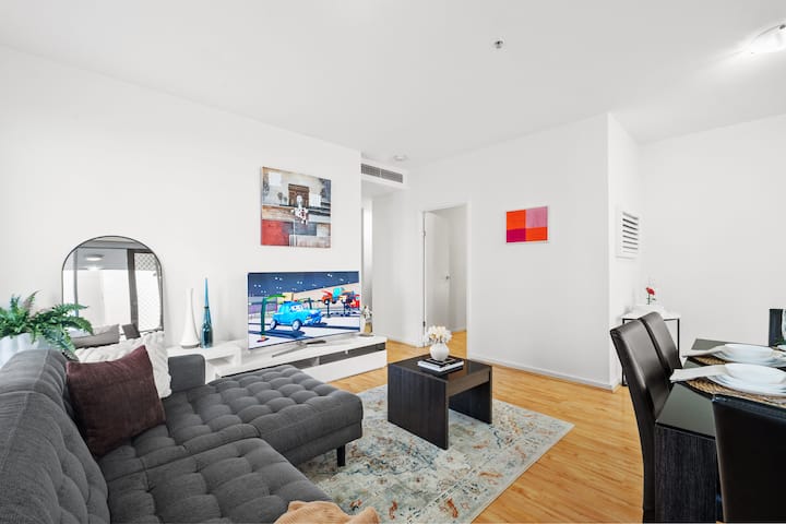 3br Apt With Balcony & Parking 8 Mins To Station! - Penshurst
