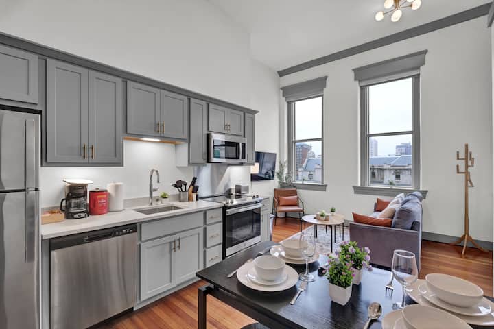 Near Hospitals & Dt | Studio+parking+w/d+churchill - New Albany, IN