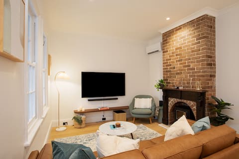 Stylish 3BR Near SCG, Allianz, Airport + CBD