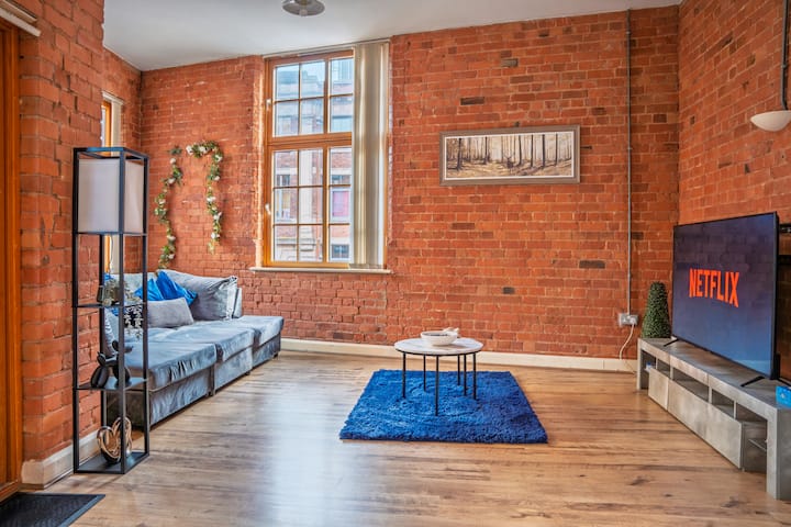 City Centre 2-bed | Parking | 65" Tv | 2 Balconies - Leicester