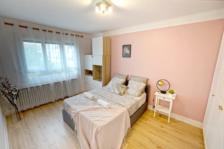 Втора самостоятелна спалня (включени са чаршафи и кърпи).