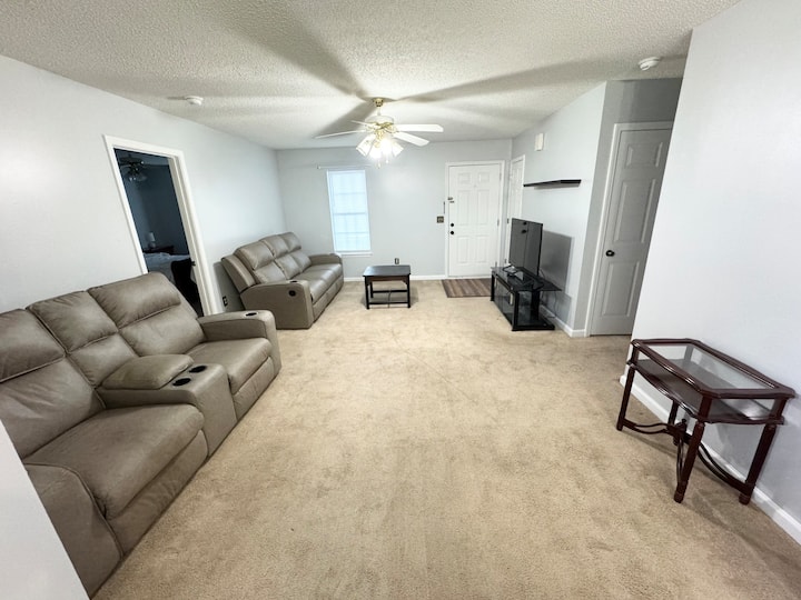 Home Is Only 5 Minutes From Clemson Campus! - Clemson, SC