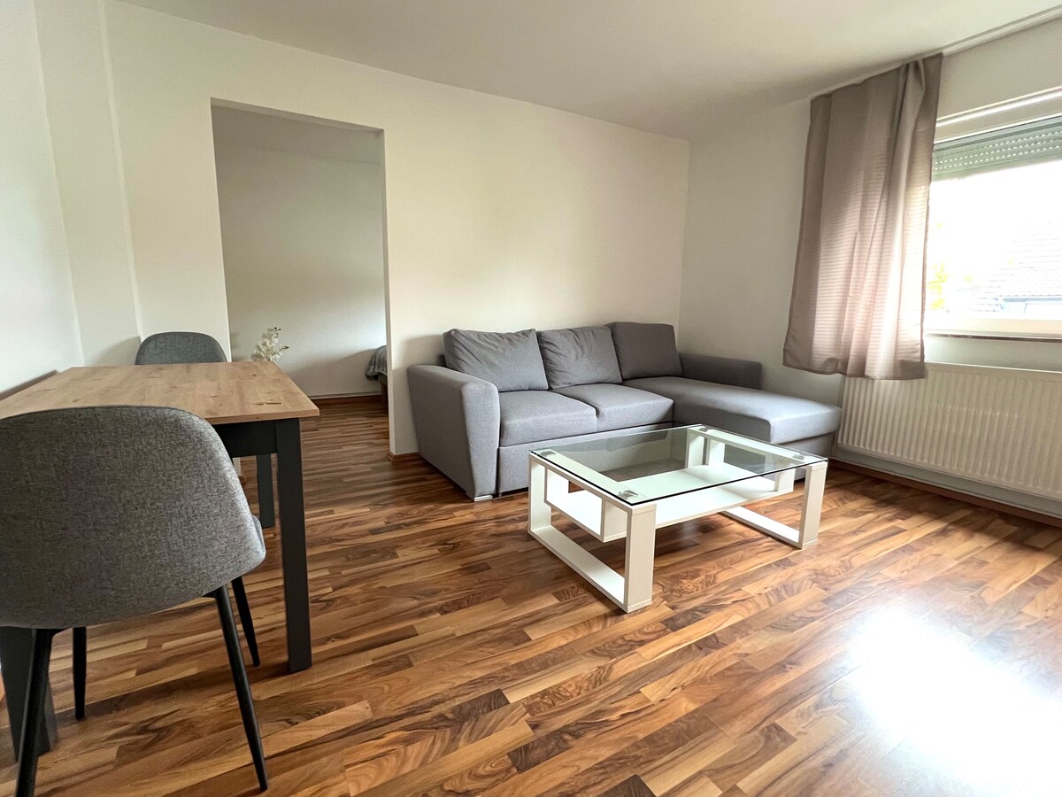 Leistungsstarkes Airbnb: Bright city apartment near trade fair & center in Mittelfeld