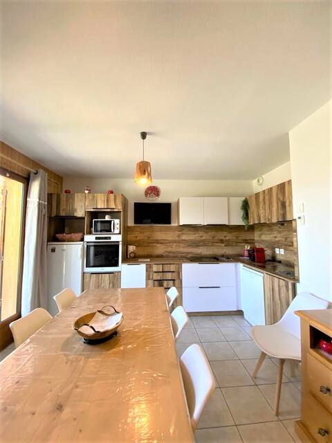 Recently renovated semi-detached chalet