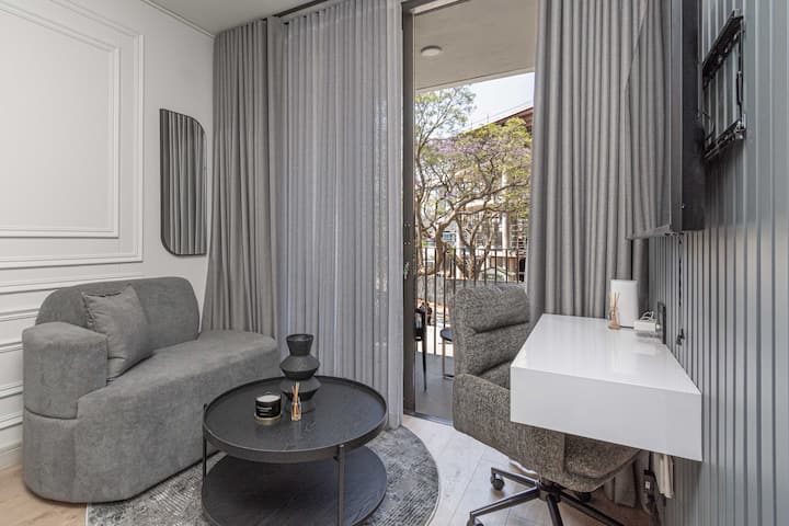 Luxe Studio Apartment In Central Rosebank - Johannesburg