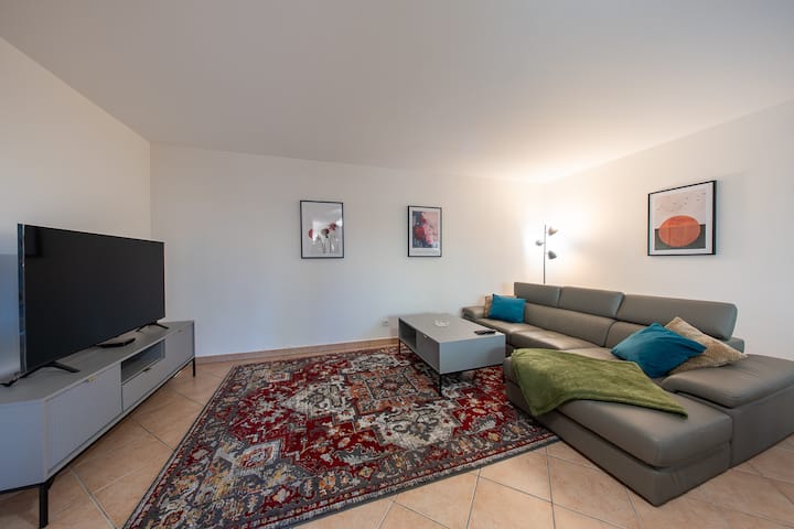 Luxury 3 Bedroom Apartment – 5 Minutes From Geneva - Saint-Julien-en-Genevois
