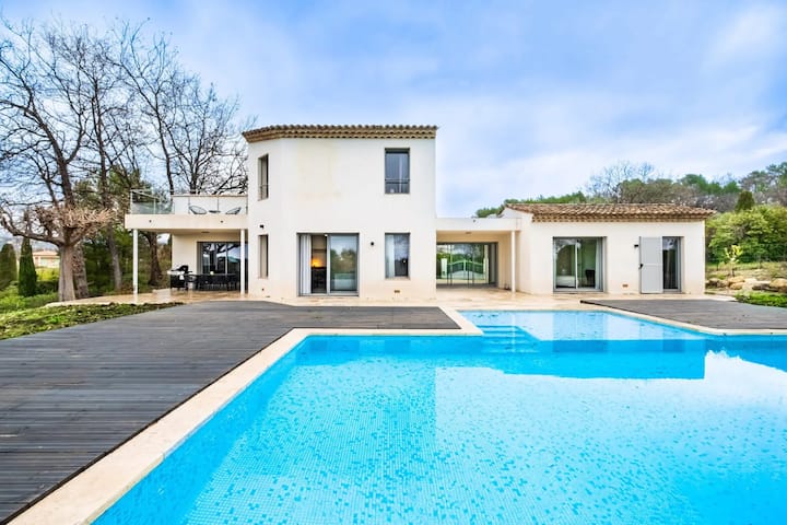 Belle Villa 170 M² T5, Piscine, Barbecue & Garage - Grasse
