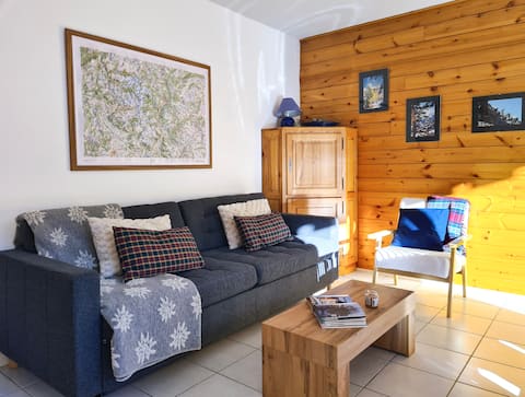 Successful Airbnb property: Les Hélianthes-Terrace with mountain view-Parking-Wifi in La Salle Les Alpes