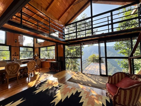 Laberinto del Pacifico: Earth House Mountain View