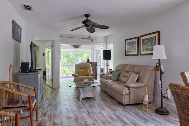Key Largo 2/2 Retreat | Pools • Tennis • Marina - Key Largo