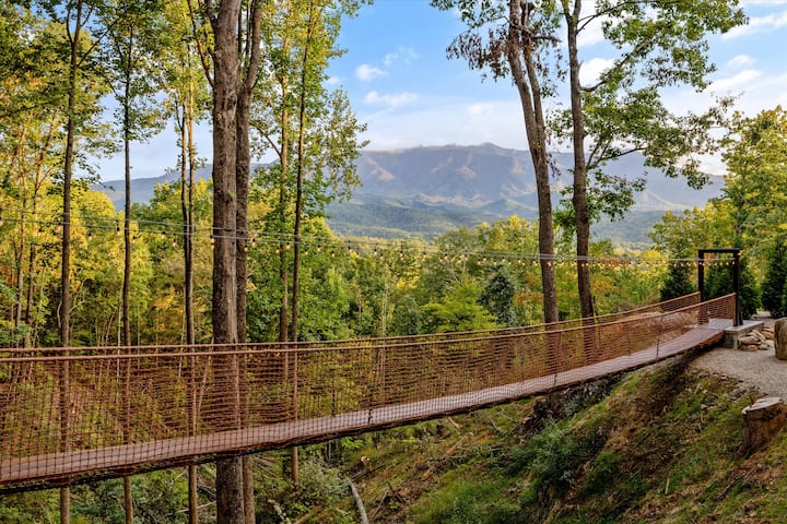 Sky Bridge to Luxury Glass Cabin • LeConte View - Cabins for Rent