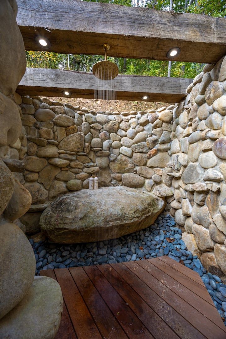 Sky Bridge to Luxury Glass Cabin • LeConte View - Cabins for Rent