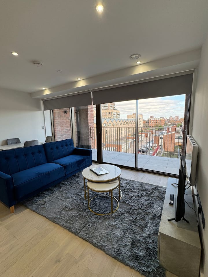 Spacious One-bedroom Apartment - Greenwich