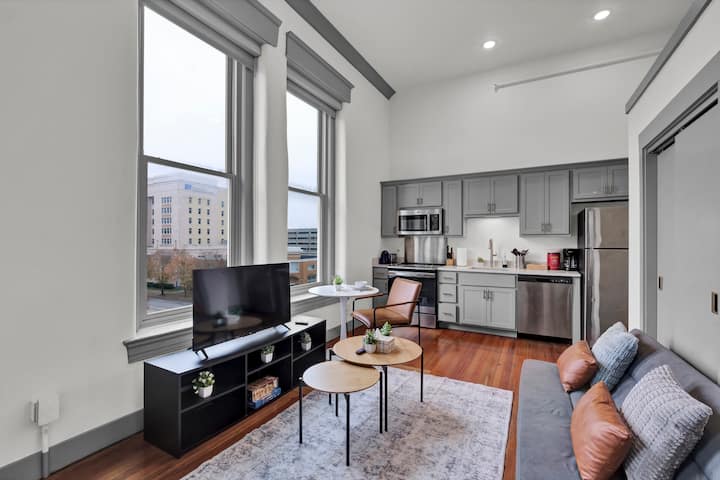 Near Hospitals & Dt | Unique+parking+w/d+churchill - Louisville, KY
