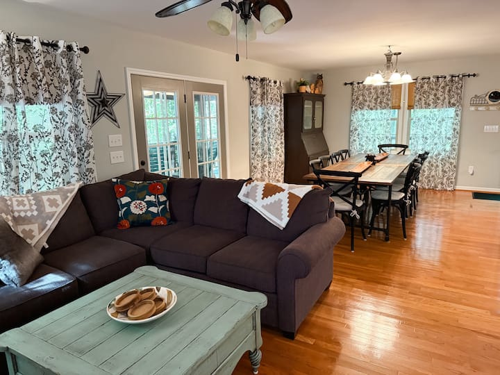 Cozy Blowing Rock Waterfall Retreat - Blowing Rock, NC