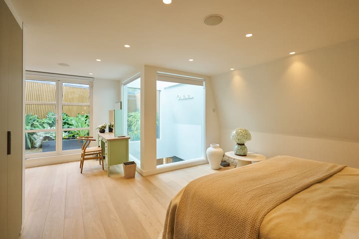 Stunning Designer Mews House in Central London