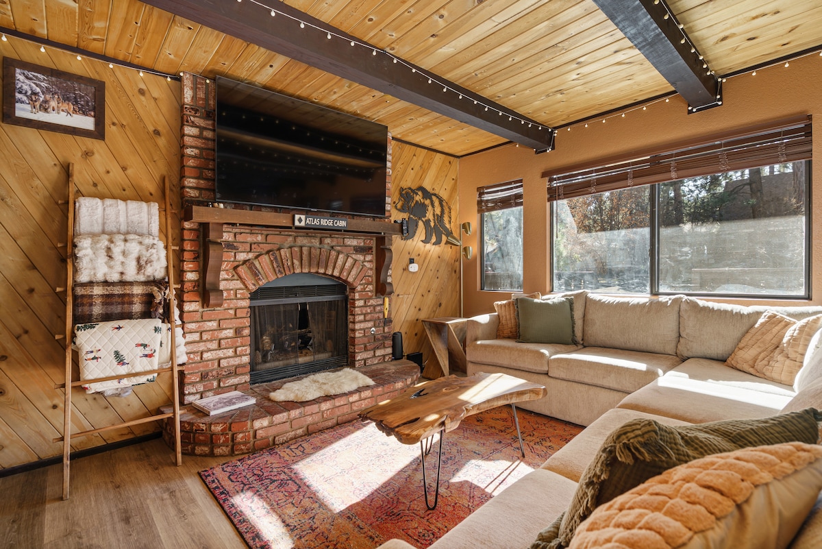 Atlas Ridge Cabana Atlas Ridge | NOVO! Aconchegante, banheira de hidromassagem ...