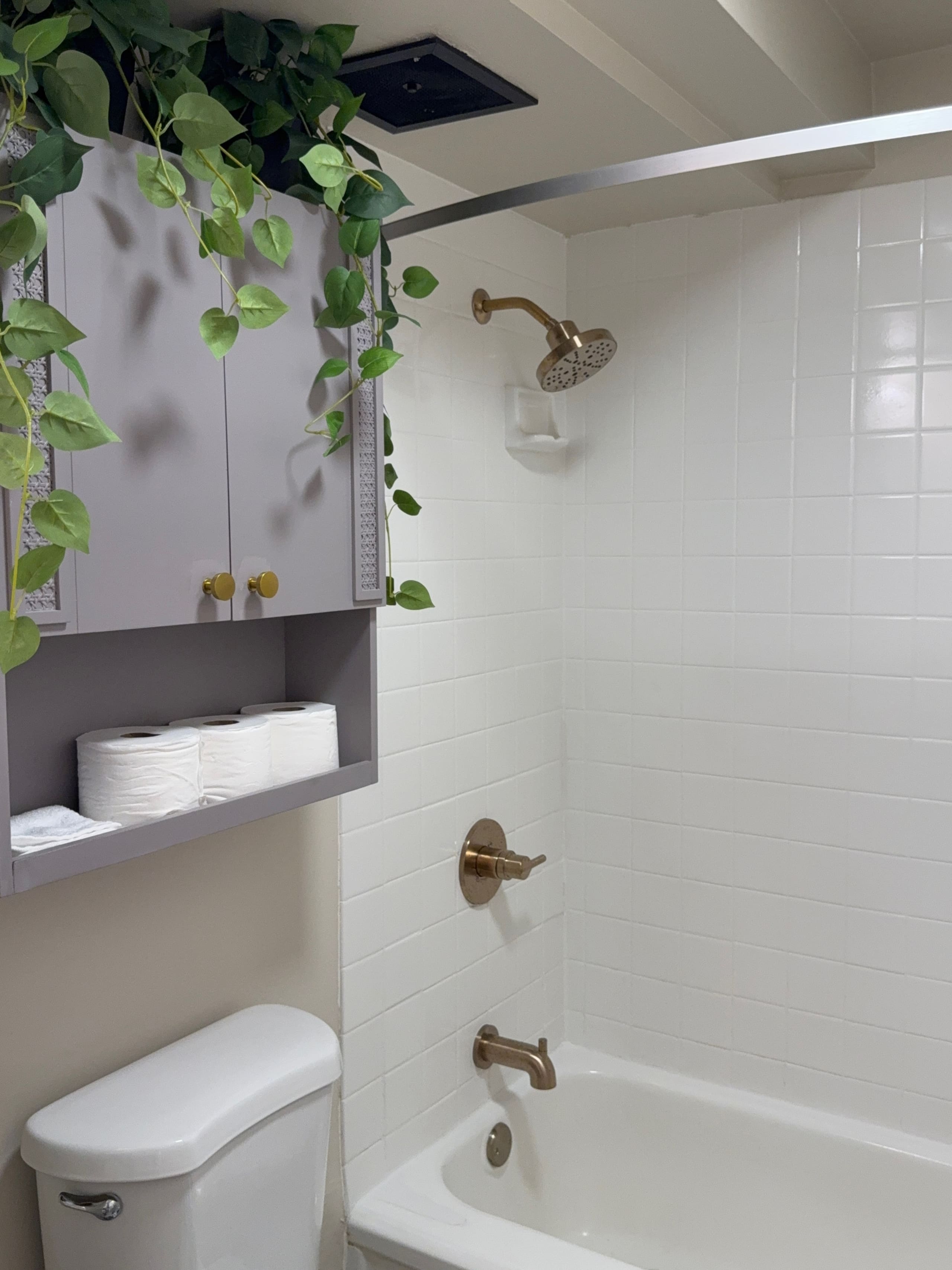 Home in Honolulu · ★4.92 · 1 bedroom · 2 beds · 1 private bath - Image 10