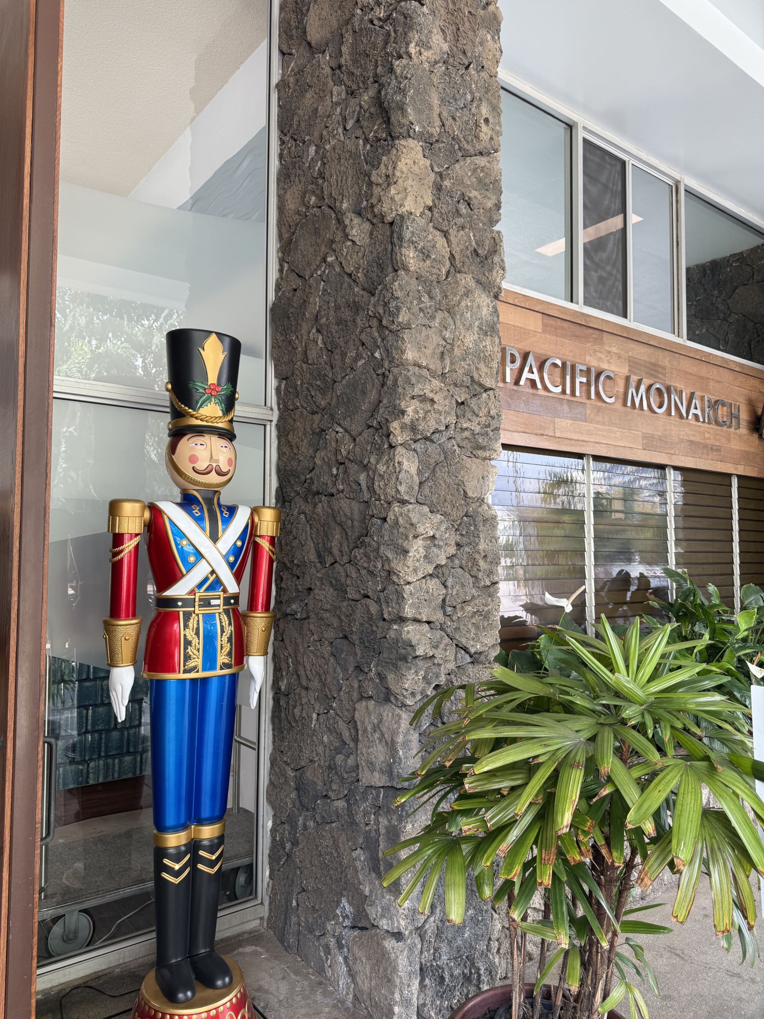 Home in Honolulu · ★4.92 · 1 bedroom · 2 beds · 1 private bath - Image 18