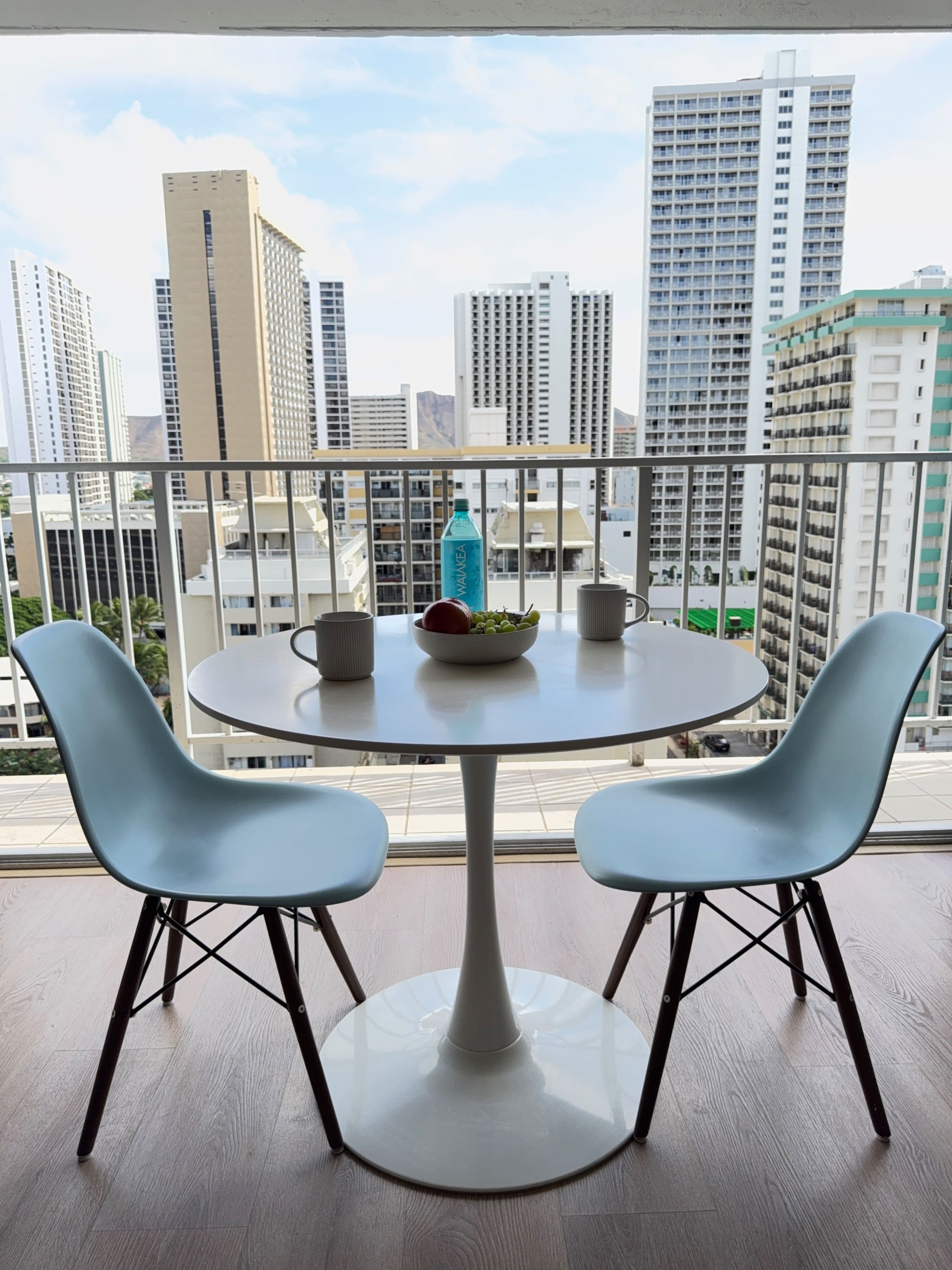 Home in Honolulu · ★4.92 · 1 bedroom · 2 beds · 1 private bath - Image 4