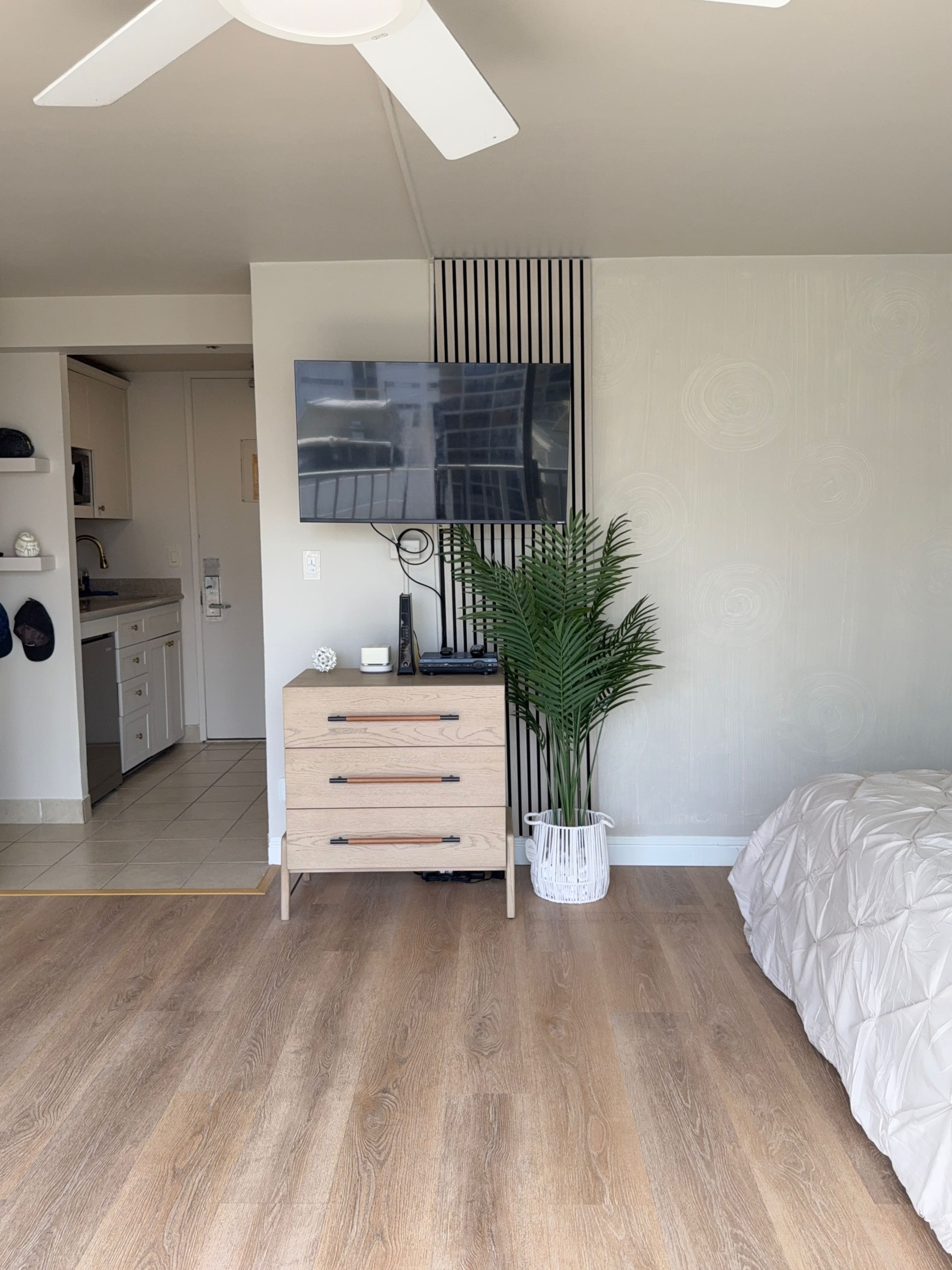 Home in Honolulu · ★4.92 · 1 bedroom · 2 beds · 1 private bath - Image 8