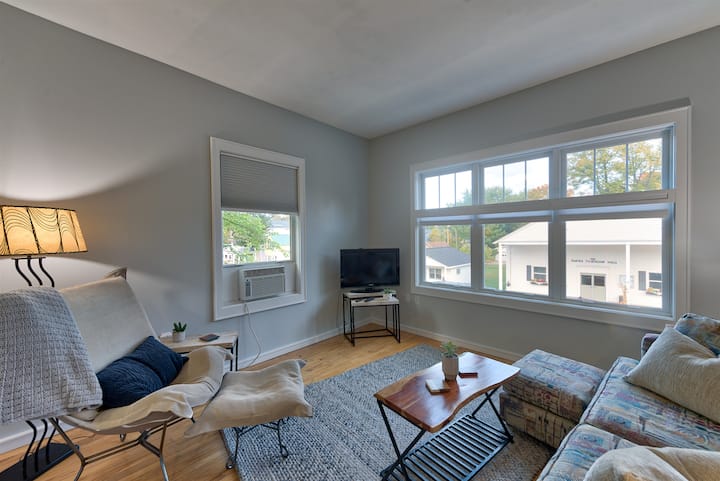Walkable Sunset Retreat In The Heart Of Empire! - Empire