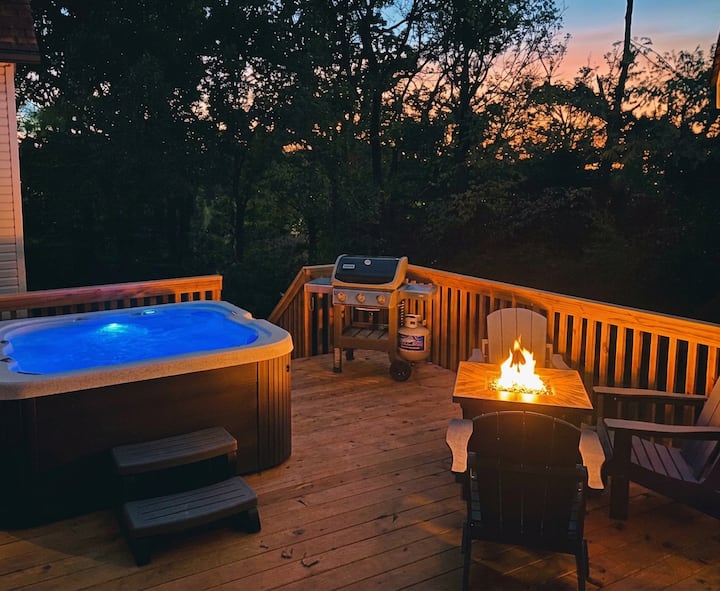 North Shore Cottage: Hot Tub, King Suite, Walkable - Chattanooga, TN