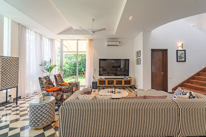 Living room image 8