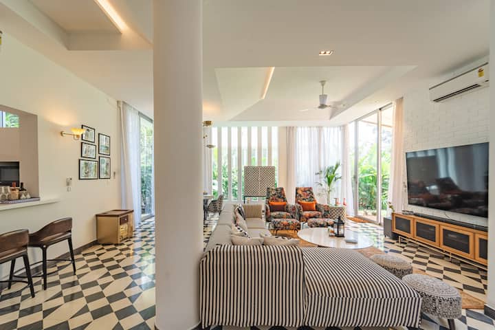 Living room image 1