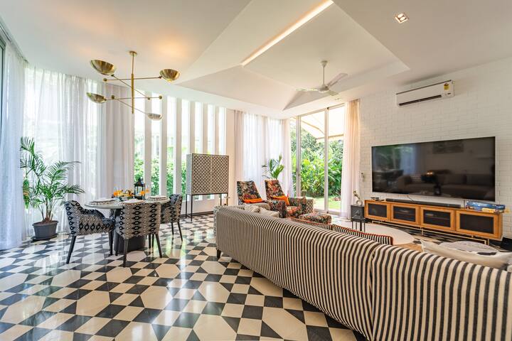 Living room image 7