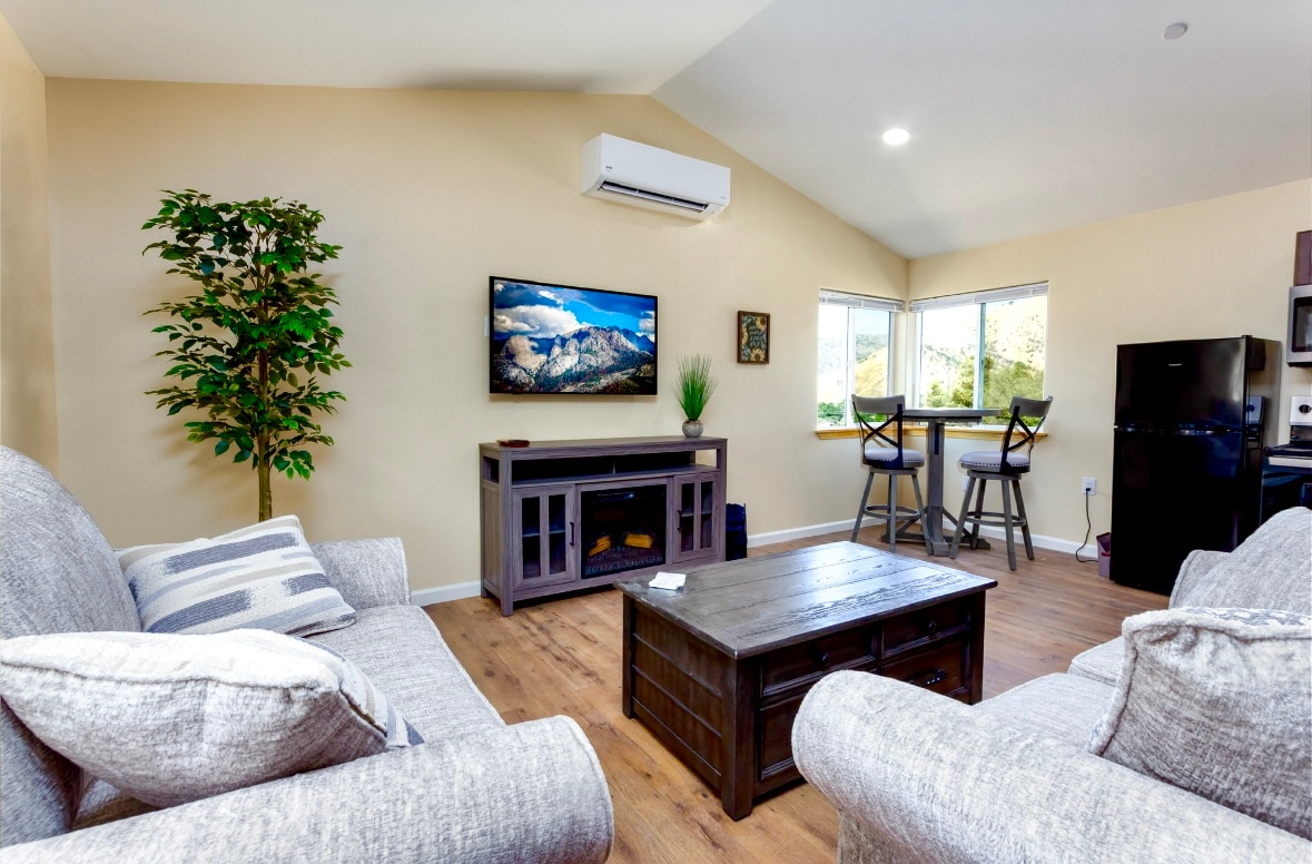 Popular Airbnb listing: Blossom Creek Retreat Mountain View - B in Three Rivers