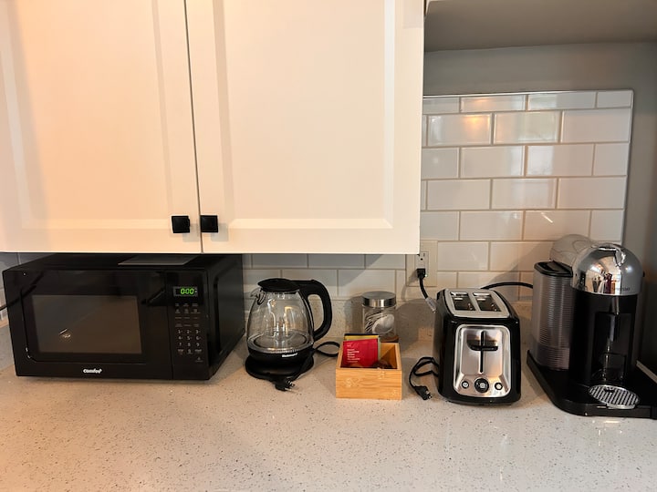 Cozy Modern Studio In Upper Beaches- Free Parking - Toronto