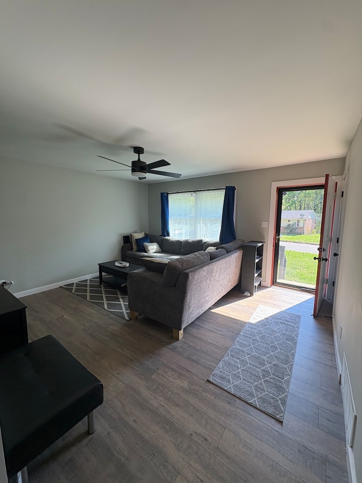 Cozy 2bed 1bath | House | Great Location - Winston-Salem, NC