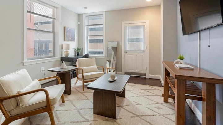 Landing | Chic 2bd In University Of Maryland - Baltimore, MD