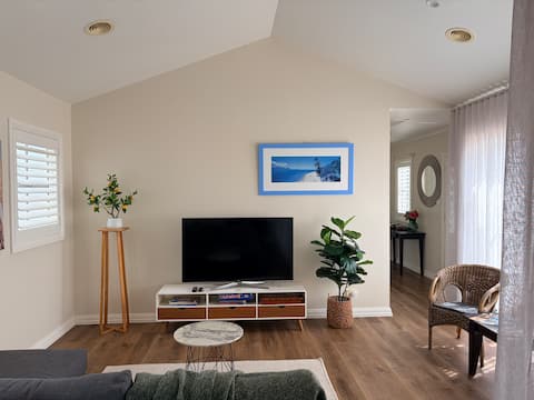 Popular Airbnb listing: Cozy cottage for two in Safety Beach