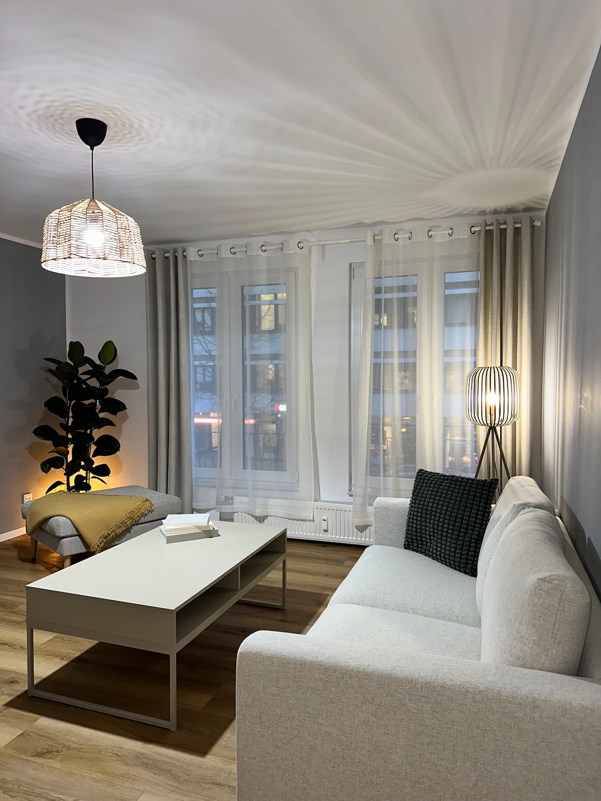 Top performing Airbnb: Large & Modern Apartment near Limbecker Platz in Stadtkern