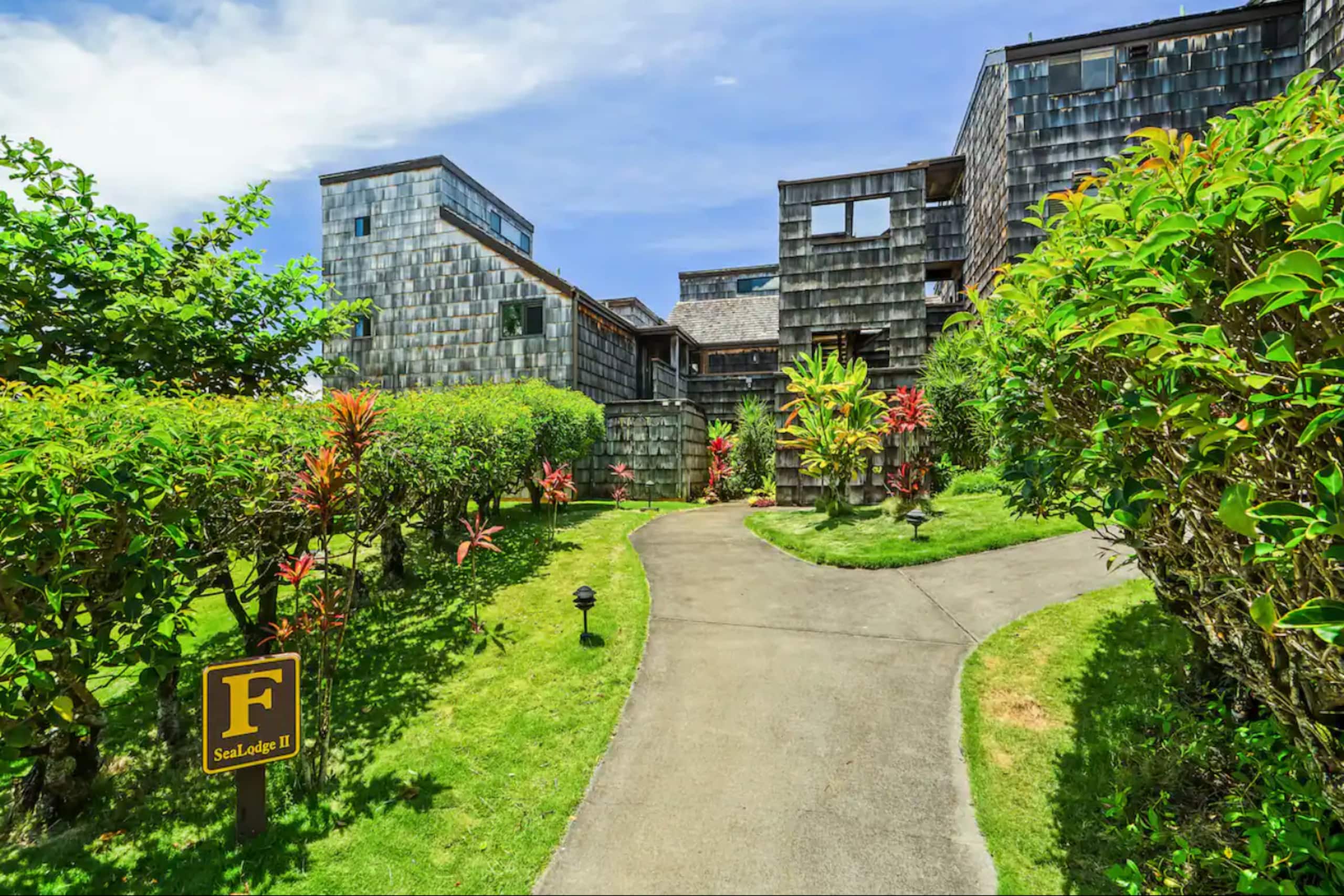 Condo in Princeville · ★4.96 · 1 bedroom · 2 beds · 1 bath - Image 27