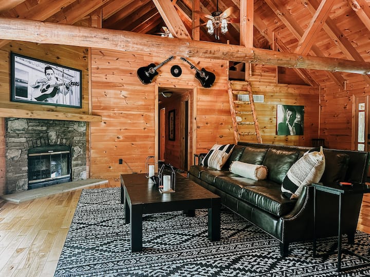 Summer Cabin - Sleeps 16 | Pool | Firepit | Pond - Tar Hollow State Park, Laurelville