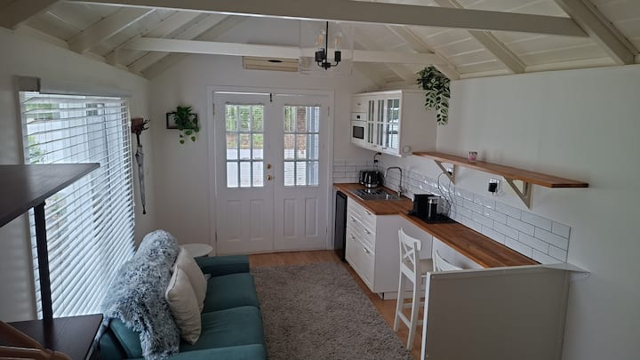 Cosy Cottage Studio With Facilities & Double Bed - Melbourne