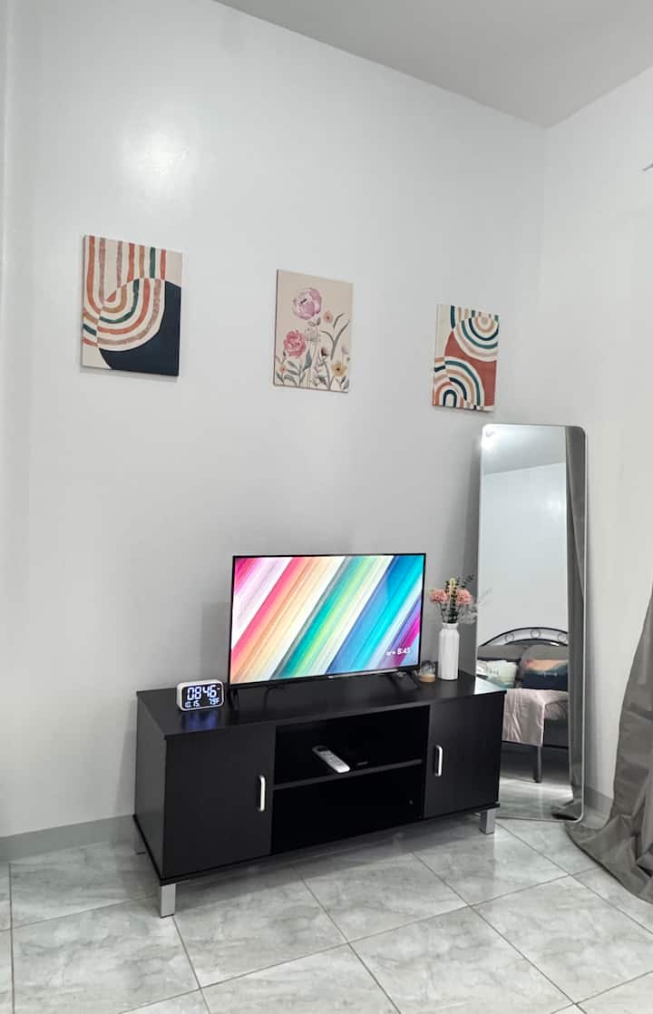 Stylish & Comfy Space At Navarra's Apartments - Mariveles