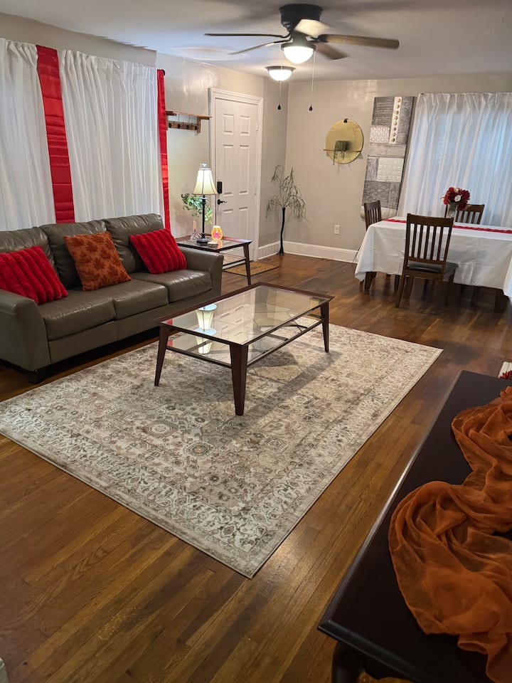 Sisters Cozy Cottage Is A Cozy Home Away From Home - Greenville, NC