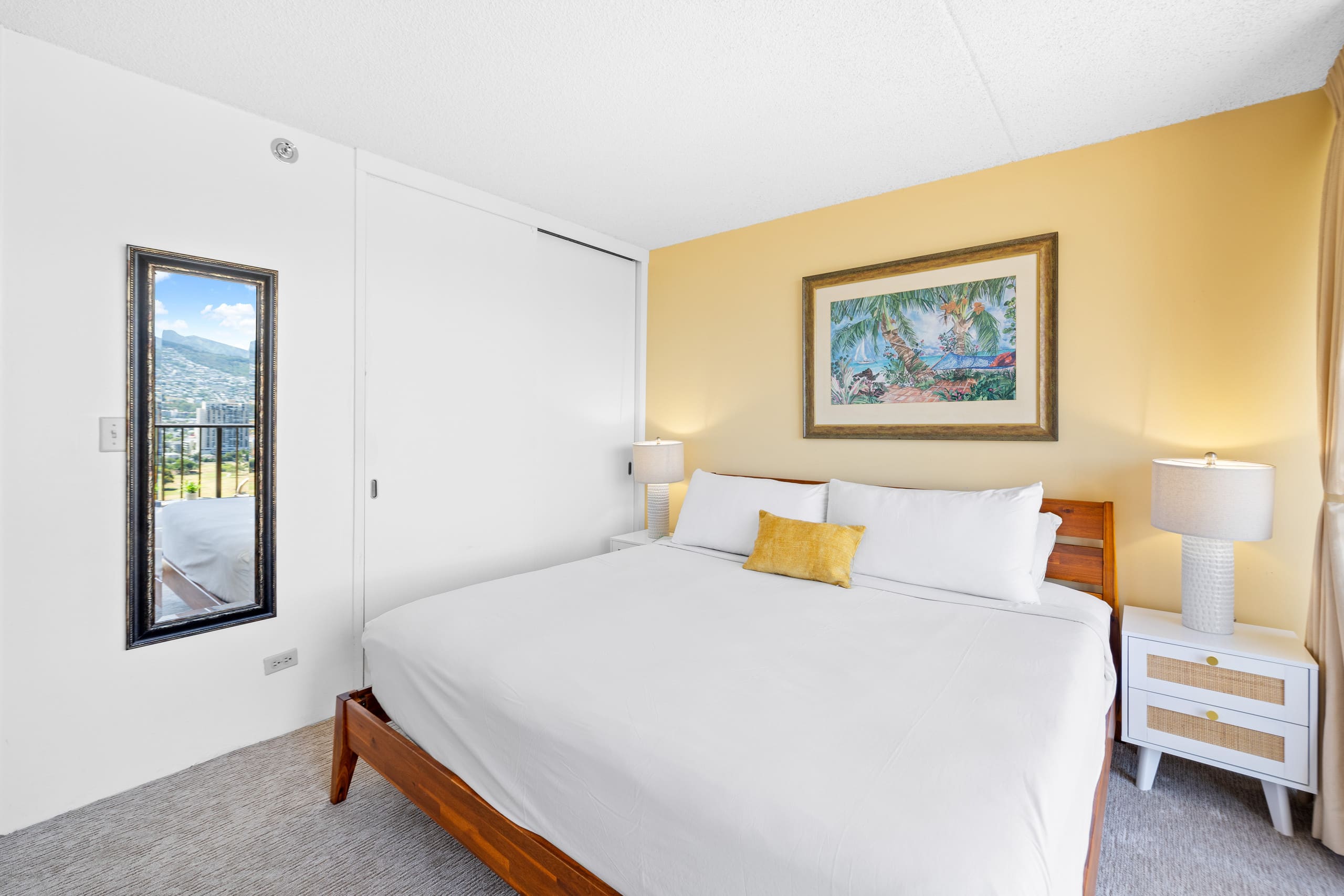 Condo in Honolulu · ★4.76 · 1 bedroom · 2 beds · 1 private bath - Image 15