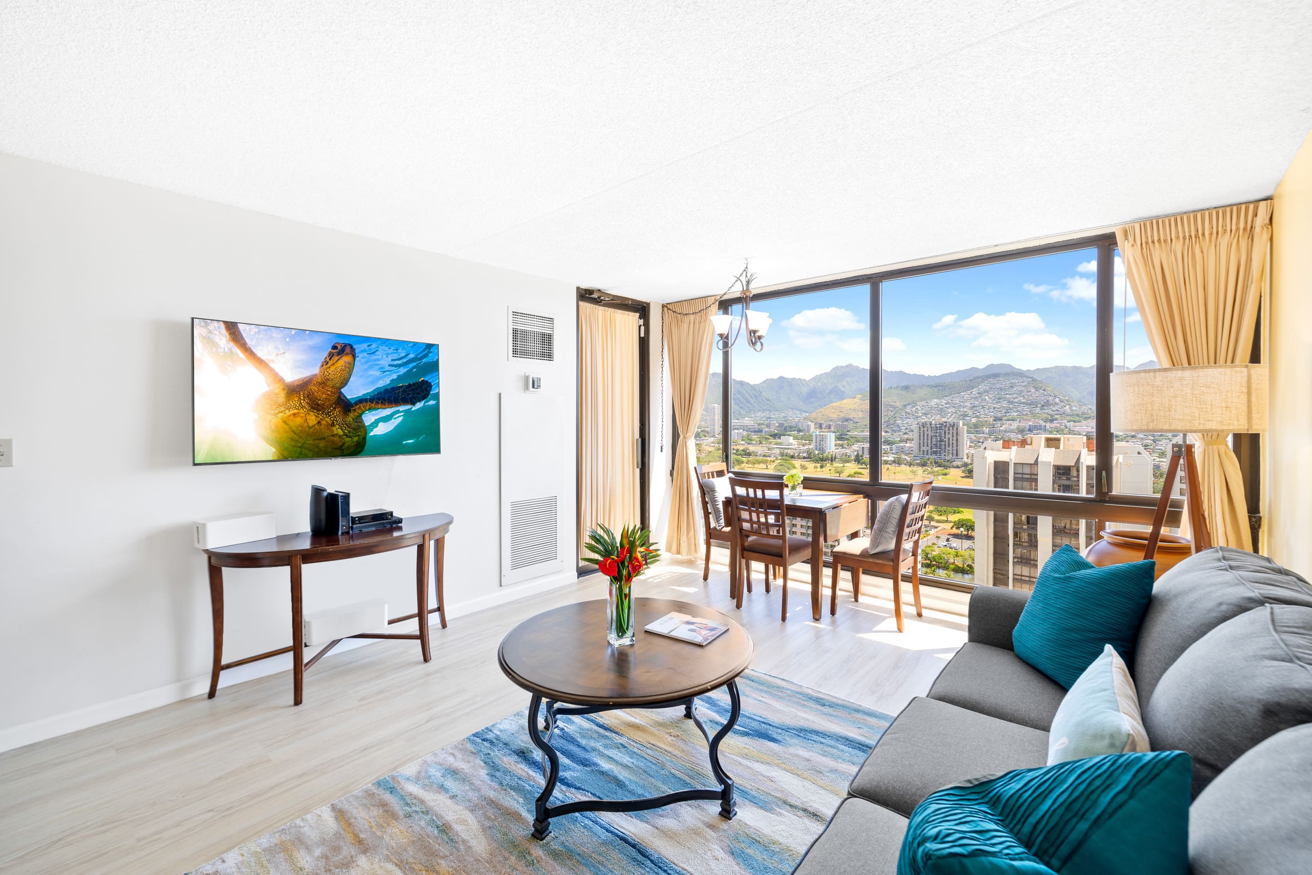 Condo in Honolulu · ★4.76 · 1 bedroom · 2 beds · 1 private bath - Image 1