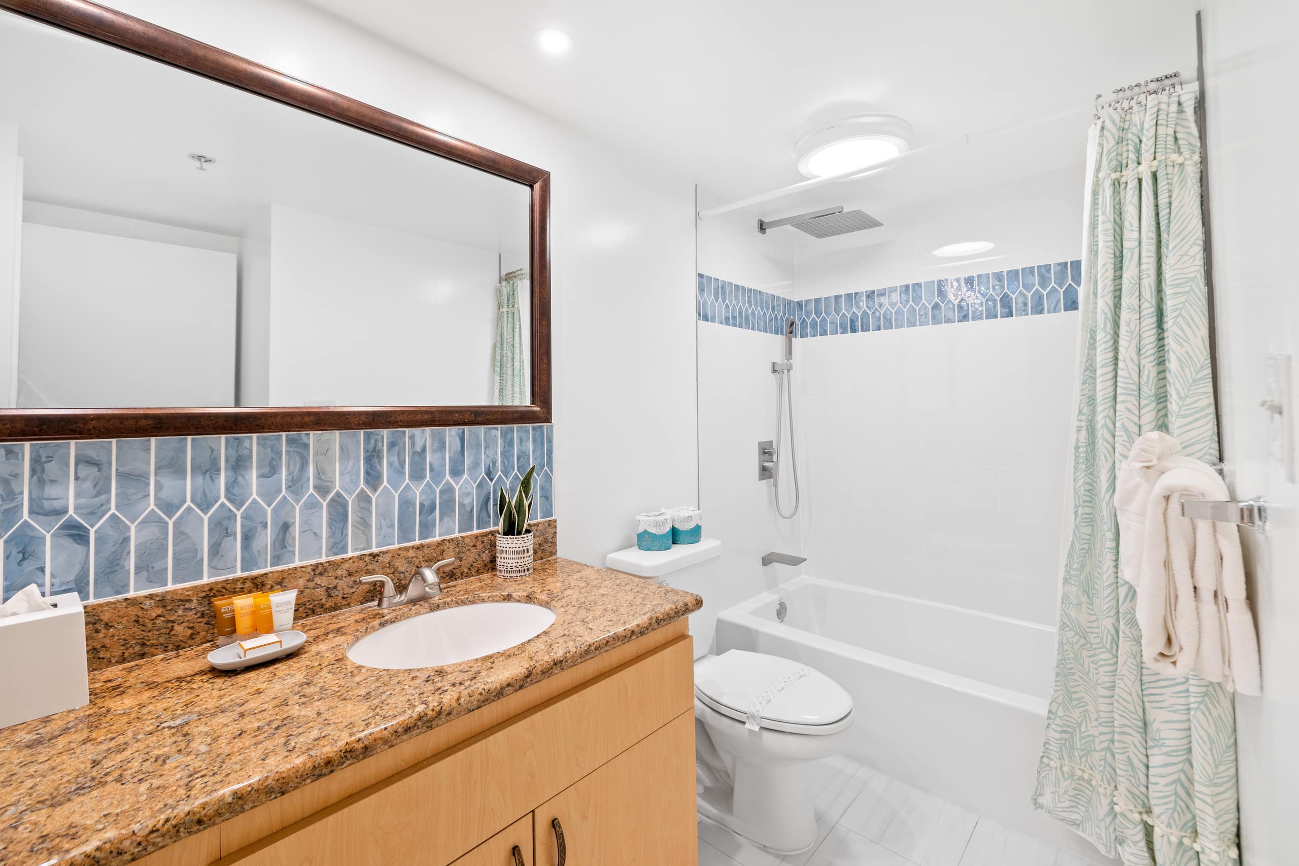 Condo in Honolulu · ★4.76 · 1 bedroom · 2 beds · 1 private bath - Image 10