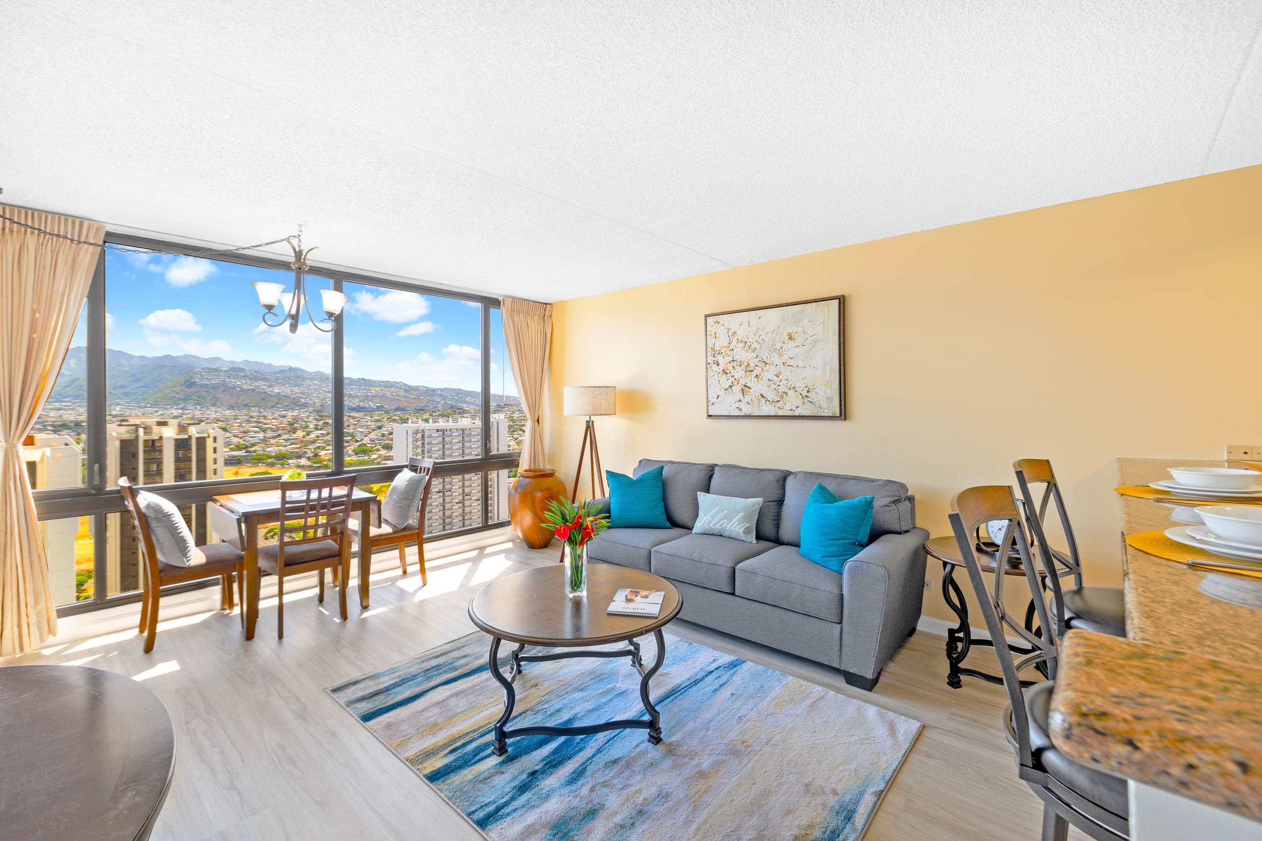 Condo in Honolulu · ★4.76 · 1 bedroom · 2 beds · 1 private bath - Image 7