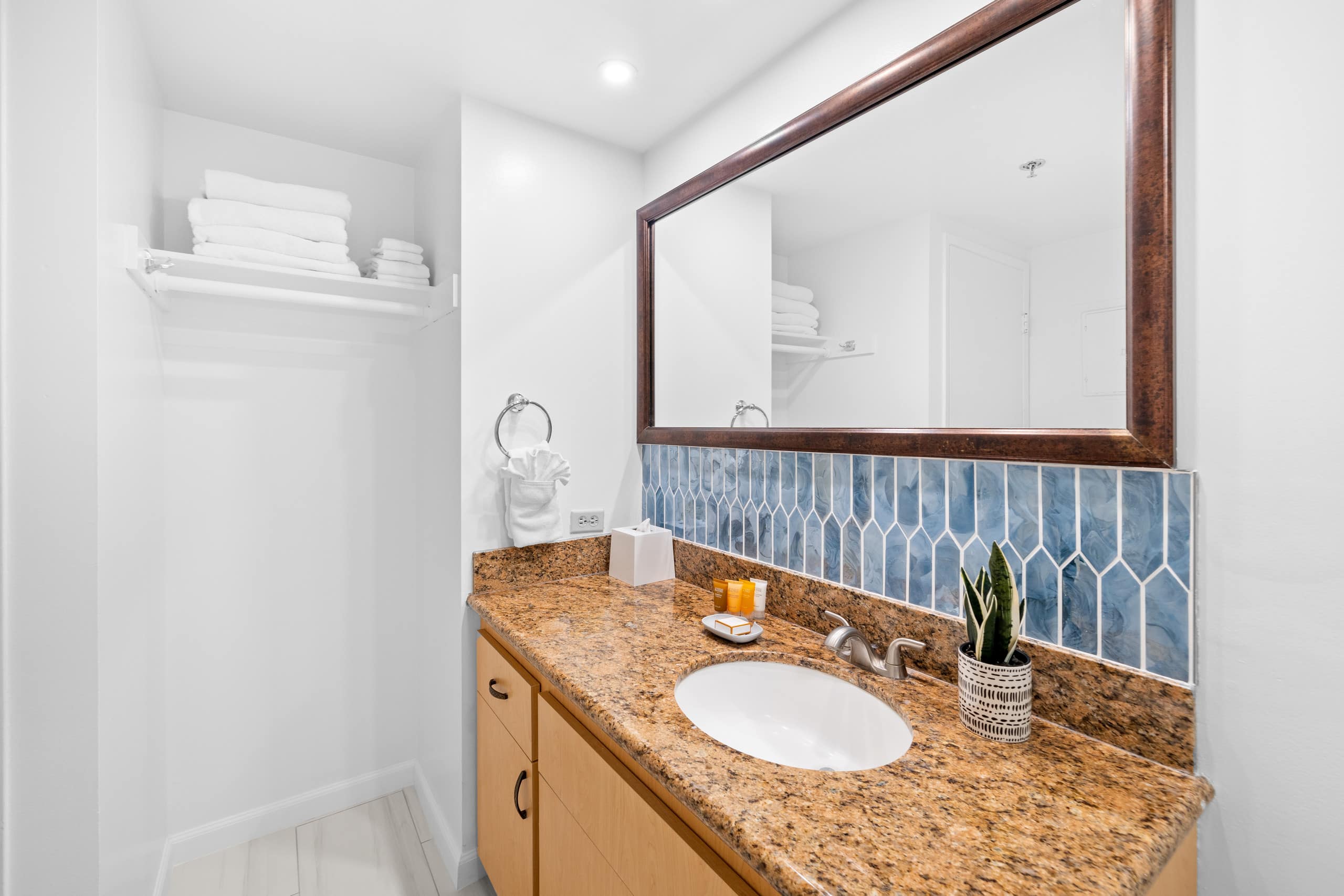 Condo in Honolulu · ★4.76 · 1 bedroom · 2 beds · 1 private bath - Image 19