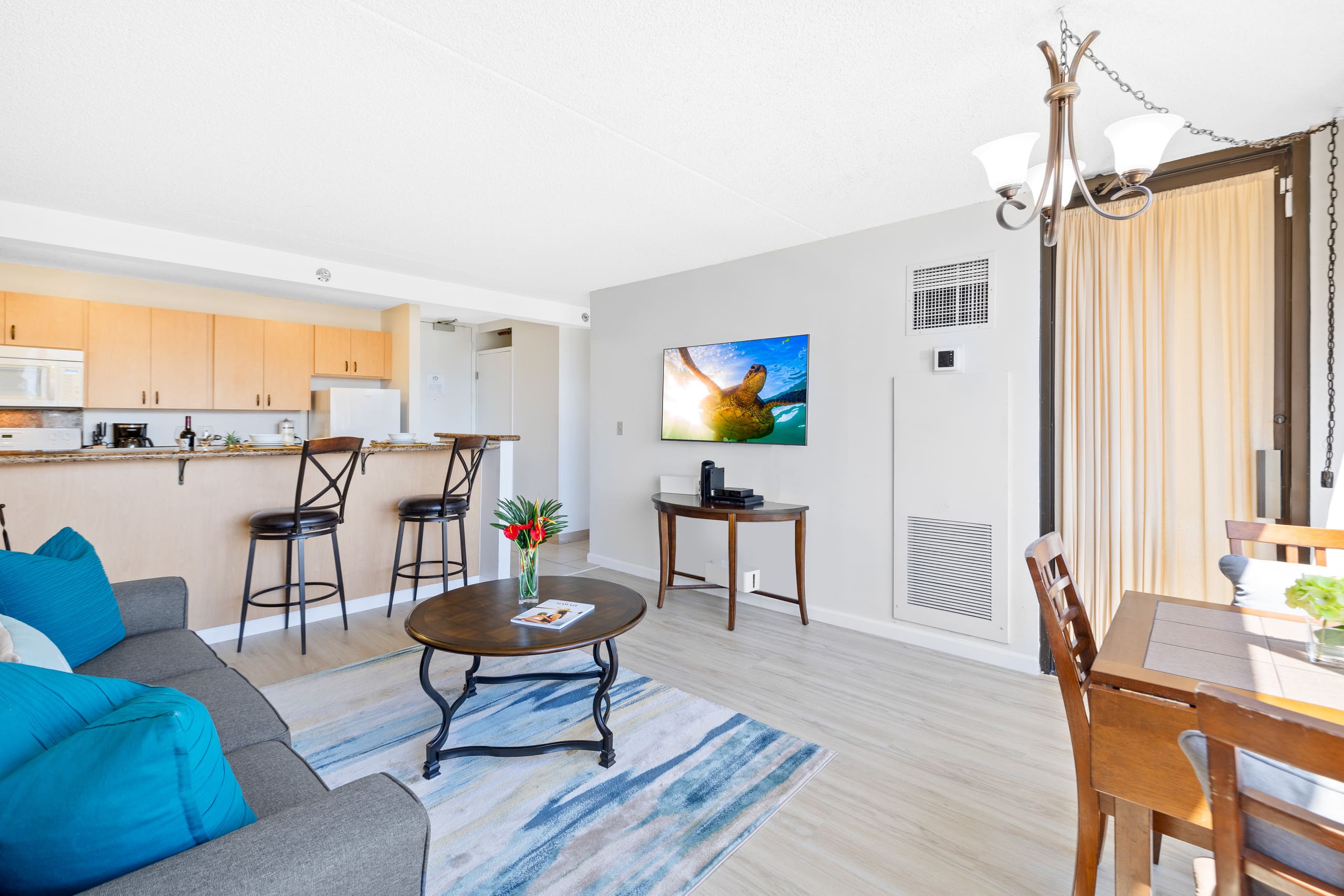 Condo in Honolulu · ★4.76 · 1 bedroom · 2 beds · 1 private bath - Image 13